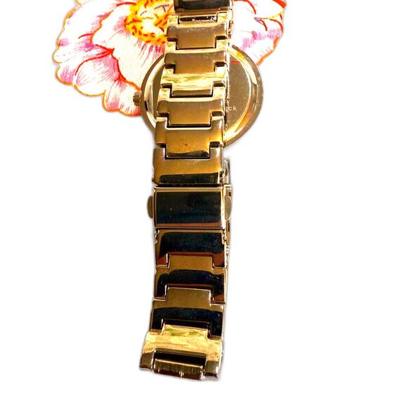 Stylish Silver Watch with Crystal Details main image 5